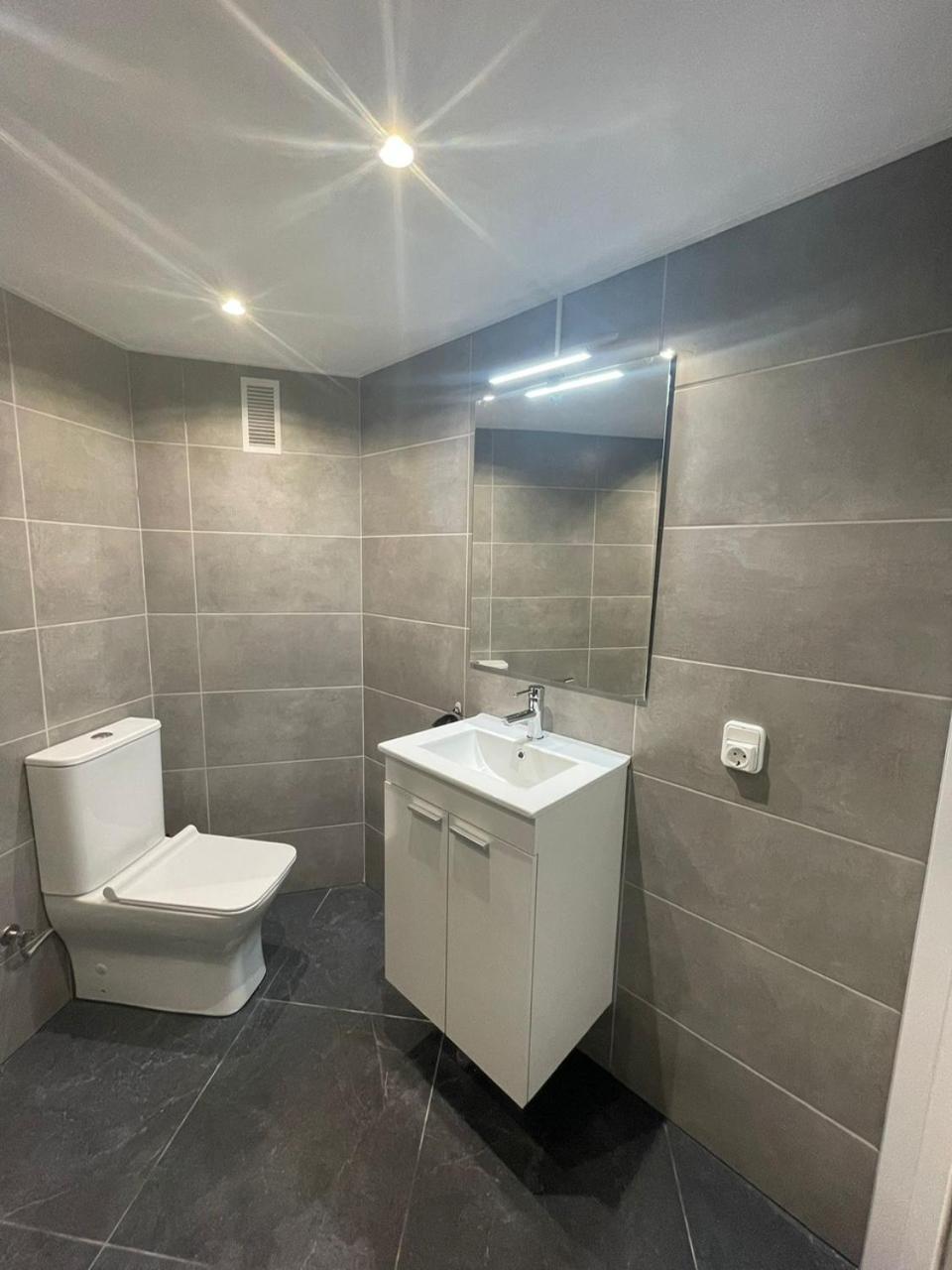 Edificio Gijon Newly Renovated Two-Bedroom Apartment ベニドルム エクステリア 写真